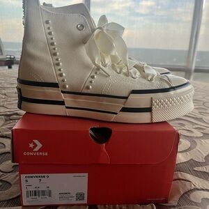 Converse Platforms- Back to School, Cool! Women’s size 7 or 7.5